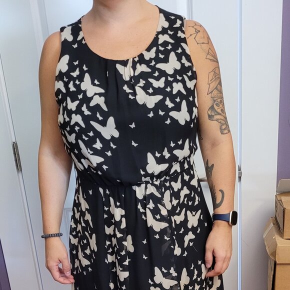 Ladies Black & Cream lined dress, EUC - Picture 4 of 4